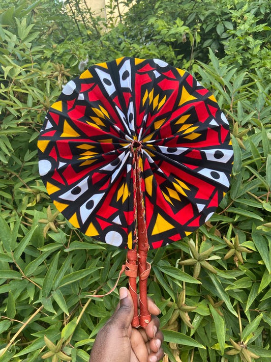 Magnificent wax & leather Fan in its “Afrika” pouch