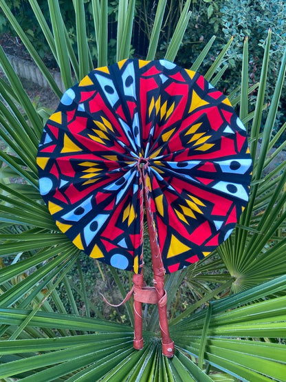 Magnificent wax & leather Fan in its “Afrika” pouch